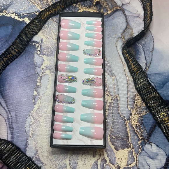 Press on nails - Picture 3 of 5